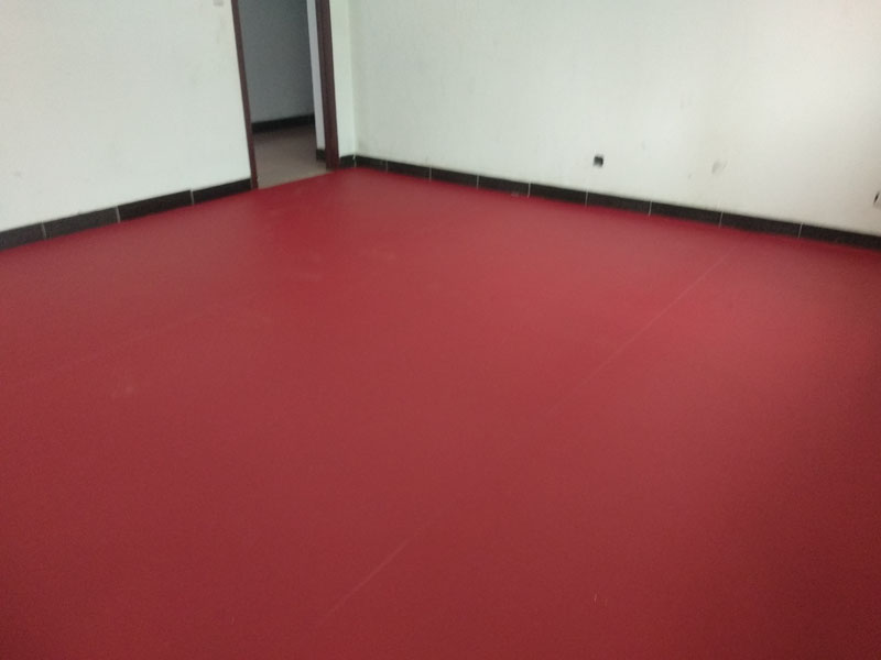 紅色網(wǎng)格紋羽乒乓球地PVC運動卷材地板施工流程圖